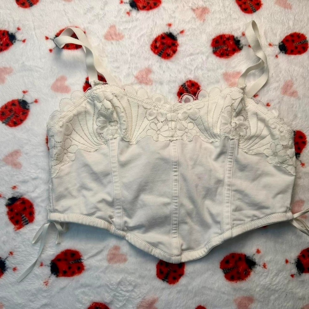White corset top with lace details and ribbon straps Size L